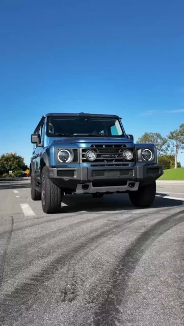 Built for tough terrain, this 4x4 SUV features a robust chassis, Italian solid axles, and a BMW 3.0 straight six engine. #IneosGrenadierQatar #4x4 #suv #offroad #bmw #racaro #ineosgrenadier #IneosQatar